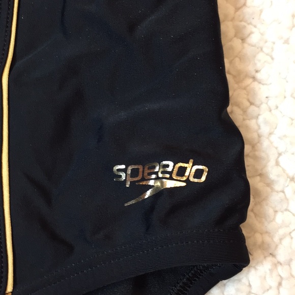 Speedo one-piece w key hole and X back - Picture 2 of 6
